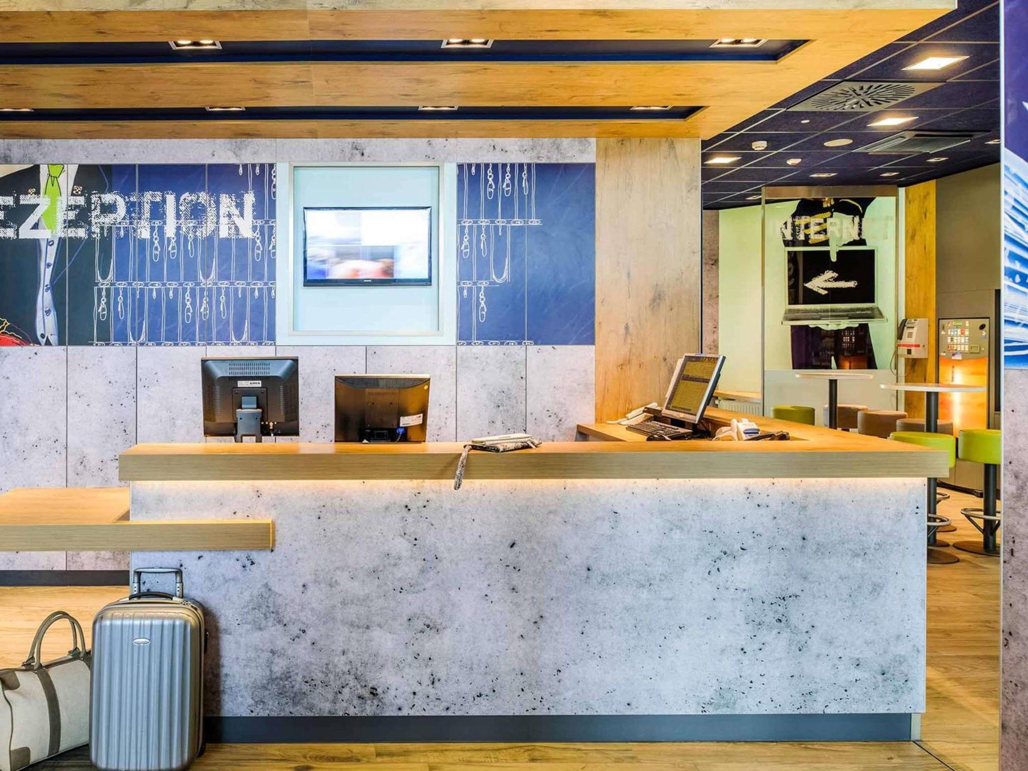 Hotel Ibis Budget Deauville Сент-Арну Екстериор снимка